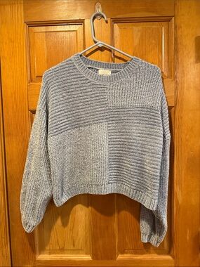 NWT pink Rose blue crop sweater size small.